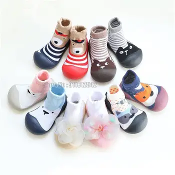 Носки для новорожденных мальчиков и девочек в полоску с мультяшным рисунком, обувь для первых ходунков